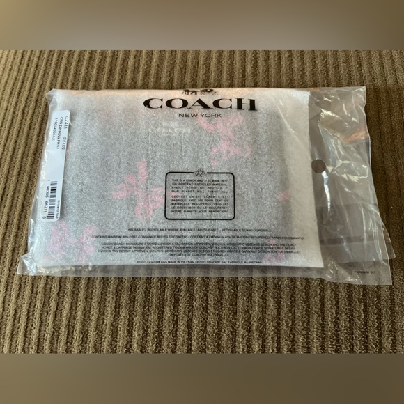 Coach Corner Zip Wristlet With Bow Print nwt in packaging - Picture 4 of 5